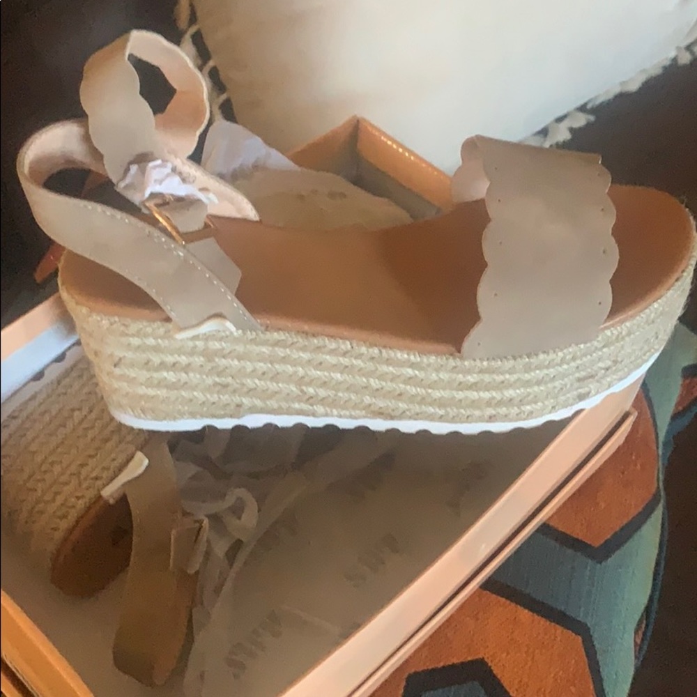 Ladies sandals